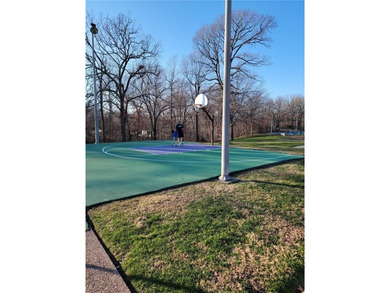 Bella Vista beauty showcasing modern architecture, upgraded on Branchwood Golf Course in Arkansas - for sale on GolfHomes.com, golf home, golf lot