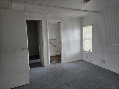 ALL OFFERS CONSIDERED.  ZELLWOOD STRATION 2 BEDROOM 2 BATH home on Zellwood Station Country Club in Florida - for sale on GolfHomes.com, golf home, golf lot