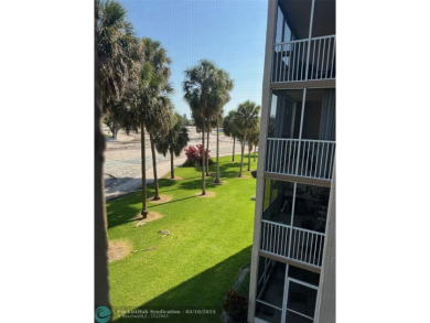 Beautiful Golf Course Condo in Exclusive Jacaranda! This move-in on Jacaranda Golf Club in Florida - for sale on GolfHomes.com, golf home, golf lot