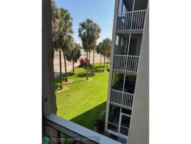 Beautiful Golf Course Condo in Exclusive Jacaranda! This move-in on Jacaranda Golf Club in Florida - for sale on GolfHomes.com, golf home, golf lot