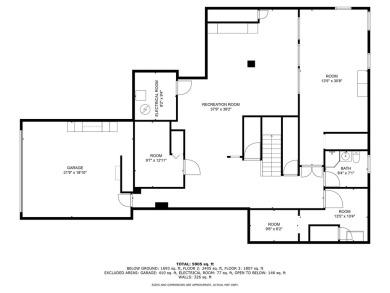 Welcome to this immaculate 6-bedroom, 4.5-bathroom Colonial on Fresh Meadow Country Club in New York - for sale on GolfHomes.com, golf home, golf lot