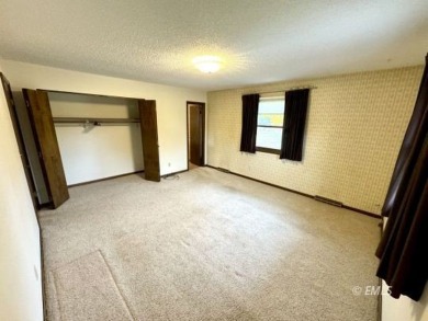 This charming raised ranch home sits on a quiet cul-de-sac that on Miles City Town and Country Club in Montana - for sale on GolfHomes.com, golf home, golf lot