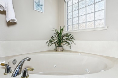 **Beautifully Maintained One-Owner Home in Sought-After Magnolia on Fairway Oaks at Magnolia Golf Course in Florida - for sale on GolfHomes.com, golf home, golf lot