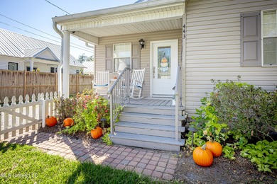 Charming Cottage in Downtown Ocean Springs - Walk to Beach & on Gulf Hills Golf Club in Mississippi - for sale on GolfHomes.com, golf home, golf lot