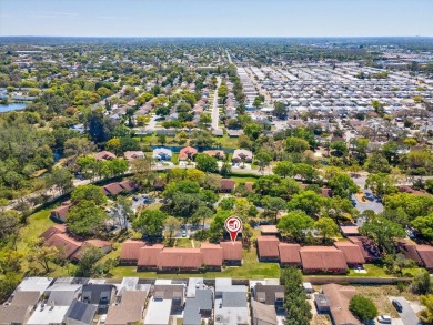 Over $45,000 in remodel and upgrades in this beautiful 2/2, end on Beacon Woods Golf Club in Florida - for sale on GolfHomes.com, golf home, golf lot