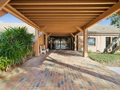 Over $45,000 in remodel and upgrades in this beautiful 2/2, end on Beacon Woods Golf Club in Florida - for sale on GolfHomes.com, golf home, golf lot