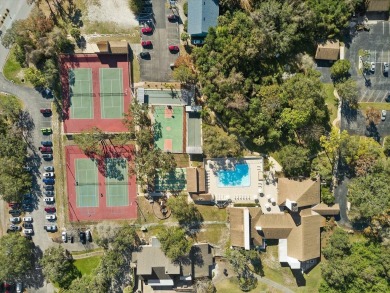 Over $45,000 in remodel and upgrades in this beautiful 2/2, end on Beacon Woods Golf Club in Florida - for sale on GolfHomes.com, golf home, golf lot