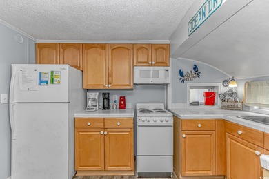 Do you want to live on VACATION full time or have a fabulous on Prestwick Country Club in South Carolina - for sale on GolfHomes.com, golf home, golf lot