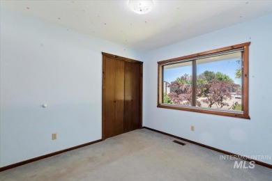 This classic split-level home offers plenty of space and on Indian Lakes Golf Course in Idaho - for sale on GolfHomes.com, golf home, golf lot