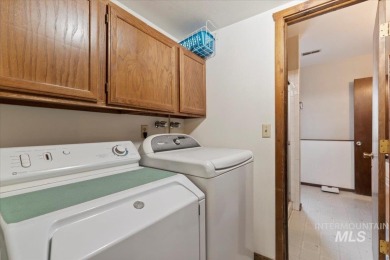 This classic split-level home offers plenty of space and on Indian Lakes Golf Course in Idaho - for sale on GolfHomes.com, golf home, golf lot