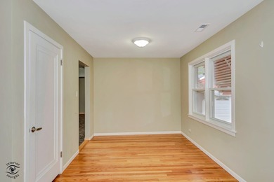 Welcome to this beautifully updated 3-bedroom, 2-bath on Lincoln Oaks Golf Course in Illinois - for sale on GolfHomes.com, golf home, golf lot