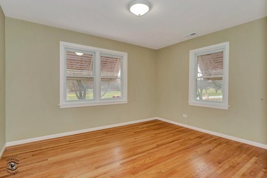 Welcome to this beautifully updated 3-bedroom, 2-bath on Lincoln Oaks Golf Course in Illinois - for sale on GolfHomes.com, golf home, golf lot