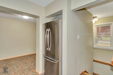 Welcome to this beautifully updated 3-bedroom, 2-bath on Lincoln Oaks Golf Course in Illinois - for sale on GolfHomes.com, golf home, golf lot