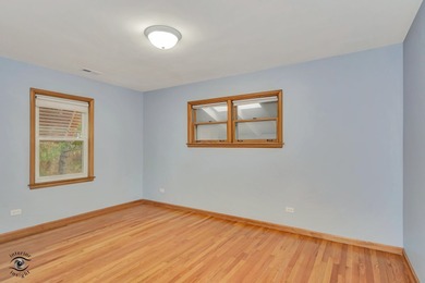 Welcome to this beautifully updated 3-bedroom, 2-bath on Lincoln Oaks Golf Course in Illinois - for sale on GolfHomes.com, golf home, golf lot