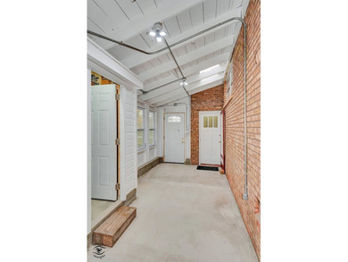 Welcome to this beautifully updated 3-bedroom, 2-bath on Lincoln Oaks Golf Course in Illinois - for sale on GolfHomes.com, golf home, golf lot