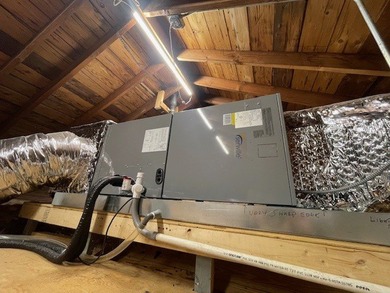 Welcome to this beautifully updated 3-bedroom, 2-bath on Lincoln Oaks Golf Course in Illinois - for sale on GolfHomes.com, golf home, golf lot