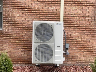 Welcome to this beautifully updated 3-bedroom, 2-bath on Lincoln Oaks Golf Course in Illinois - for sale on GolfHomes.com, golf home, golf lot