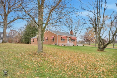 Welcome to this beautifully updated 3-bedroom, 2-bath on Lincoln Oaks Golf Course in Illinois - for sale on GolfHomes.com, golf home, golf lot