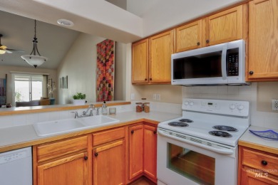 Relax in this little dream home while the HOA takes care of on Lakeview Golf Club in Idaho - for sale on GolfHomes.com, golf home, golf lot
