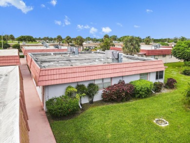 :Spacious Villa style Corner home in the Seville Section of on Kings Point Golf -Flanders Way in Florida - for sale on GolfHomes.com, golf home, golf lot