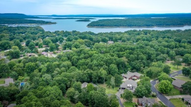 Welcome to your stunning contemporary dream home nestled in the on Thunderbird Country Club in Arkansas - for sale on GolfHomes.com, golf home, golf lot