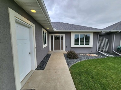 Beautiful Golf Course Retreat on .62 Acres - Move-In Ready on The Ridge Golf Club in Iowa - for sale on GolfHomes.com, golf home, golf lot