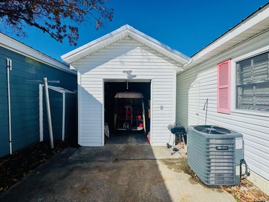 JUST LISTED... ADORABLE 2 BED/2 BATH BEACH BUNGALOW WITH on Prestwick Country Club in South Carolina - for sale on GolfHomes.com, golf home, golf lot