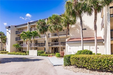SUPER DEAL! Enjoy a modern 2-bed, 2-bath ground floor unit in on The Landings Yacht, Golf and Tennis Club in Florida - for sale on GolfHomes.com, golf home, golf lot