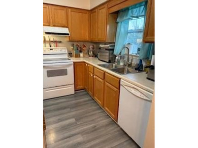 BACK ON THE MARKET, PRICE REDUCED. This split-foyer home sits on on Brookside Golf Course in Virginia - for sale on GolfHomes.com, golf home, golf lot