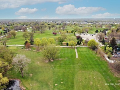 If you want to get away from it all, this is the property for on Chapel Hill Country Club in Illinois - for sale on GolfHomes.com, golf home, golf lot