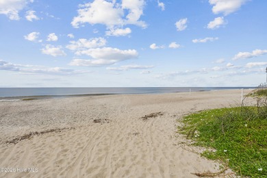 Welcome to the Highland II by Logan Homes -- Spacious, Stylish on The Lakes Country Club in North Carolina - for sale on GolfHomes.com, golf home, golf lot
