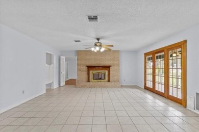 Spacious home in desirable Tahitian Village, know for Loblolly on Lost Pines Golf Club in Texas - for sale on GolfHomes.com, golf home, golf lot