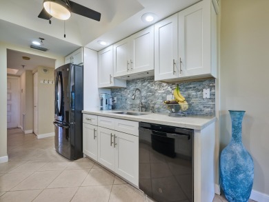 Welcome to this exquisite 2-bed, 2-bath condo in the highly on Fountains Golf and Country Club in Florida - for sale on GolfHomes.com, golf home, golf lot