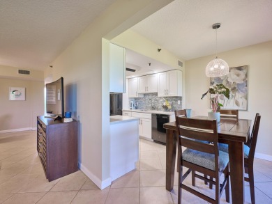 Welcome to this exquisite 2-bed, 2-bath condo in the highly on Fountains Golf and Country Club in Florida - for sale on GolfHomes.com, golf home, golf lot