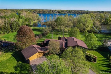 Options are endless at 5325 Elmgate Bay, Orchard Lake! From on Orchard Lake Country Club in Michigan - for sale on GolfHomes.com, golf home, golf lot