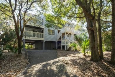 Excellent location and ready to make your own! Well-cared for on Bald Head Island Golf Club in North Carolina - for sale on GolfHomes.com, golf home, golf lot