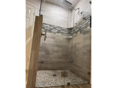 Beautiful updated home in Pecan Plantation. 4 bedroom, with on Pecan Plantation Country Club in Texas - for sale on GolfHomes.com, golf home, golf lot