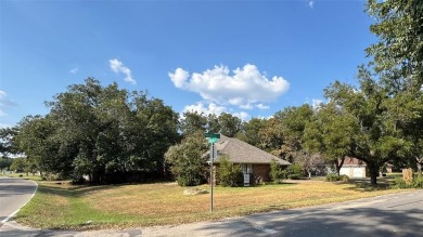 Beautiful updated home in Pecan Plantation. 4 bedroom, with on Pecan Plantation Country Club in Texas - for sale on GolfHomes.com, golf home, golf lot