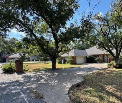 Beautiful updated home in Pecan Plantation. 4 bedroom, with on Pecan Plantation Country Club in Texas - for sale on GolfHomes.com, golf home, golf lot