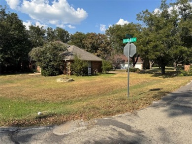 Beautiful updated home in Pecan Plantation. 4 bedroom, with on Pecan Plantation Country Club in Texas - for sale on GolfHomes.com, golf home, golf lot