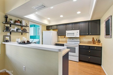 This well-maintained townhome offers a versatile floor plan with on Hillcrest Golf Club in Arizona - for sale on GolfHomes.com, golf home, golf lot