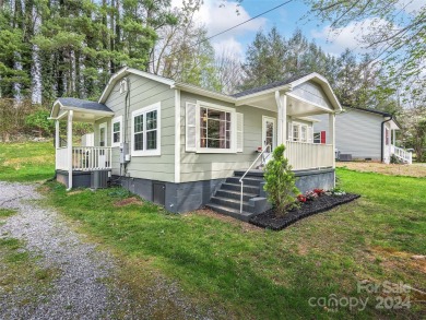 Wonderful 2BD/1BA home in a convenient location close to on Waynesville Country Club Inn in North Carolina - for sale on GolfHomes.com, golf home, golf lot
