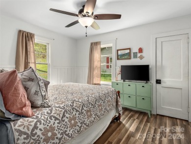 Wonderful 2BD/1BA home in a convenient location close to on Waynesville Country Club Inn in North Carolina - for sale on GolfHomes.com, golf home, golf lot