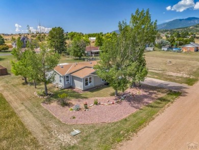 Don't miss out on this well-maintained home located in beautiful on Hollydot Golf Course in Colorado - for sale on GolfHomes.com, golf home, golf lot