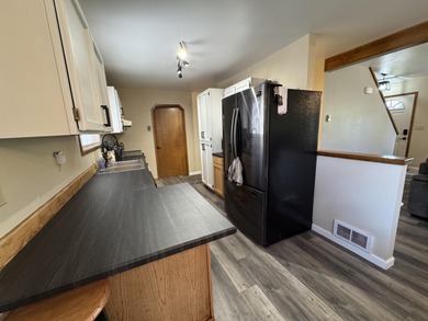 Charming Bungalow In Prime Location! Welcome to your beautifully on Harbor Links Golf Course in Oregon - for sale on GolfHomes.com, golf home, golf lot