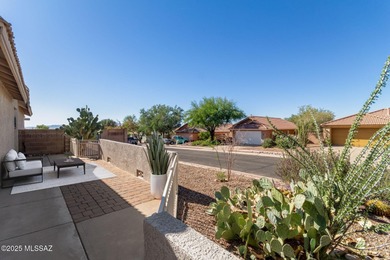 Welcome to this charming home in Qual Crossing at Dove Mountain! on Heritage Highlands At Dove Mountain in Arizona - for sale on GolfHomes.com, golf home, golf lot