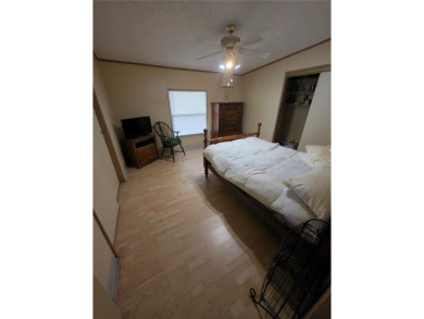 Welcome to this well-kept 2-bedroom, 2-bath home in the popular on Brookridge Country Club in Florida - for sale on GolfHomes.com, golf home, golf lot