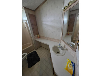 Welcome to this well-kept 2-bedroom, 2-bath home in the popular on Brookridge Country Club in Florida - for sale on GolfHomes.com, golf home, golf lot