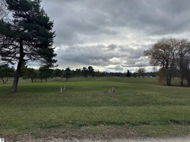 Very nicely updated story and a half home overlooking the Pine on Pine River Golf Club in Michigan - for sale on GolfHomes.com, golf home, golf lot