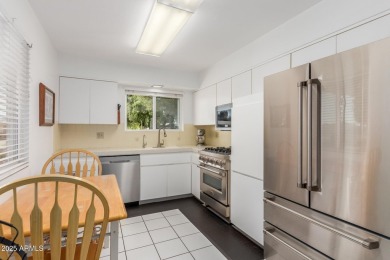 Beautifully kept 2BD/2BA 1,269 sqft golf-course home with leased on Sun City South Golf Course in Arizona - for sale on GolfHomes.com, golf home, golf lot